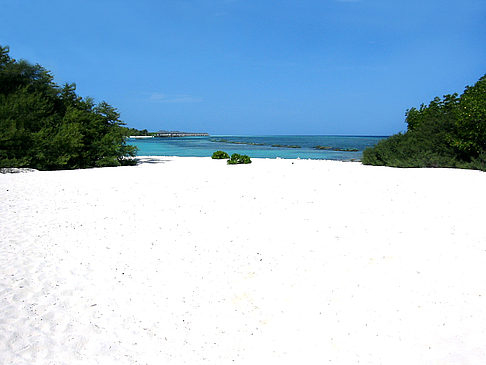 Der weiße Sandstrand